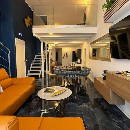 I Due Grifoni Blue Loft Apartment